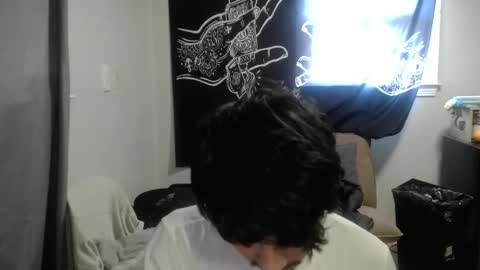 karloscm4 online show from March 4, 2025, 7:32 pm