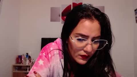 Snapshot of karlota_hank chatting on October 16, 2025, 4:35 am Karlis online show from October 16, 2025, 4:35 am