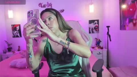 Karly Moonns online show from November 19, 2025, 3:34 pm