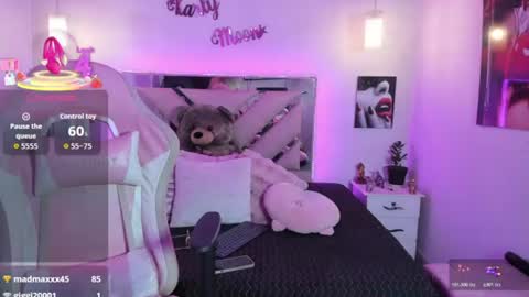 Snapshot of karly_moonn chatting on June 26, 2026, 1:10 am Karly Moonns online show from June 26, 2026, 1:10 am