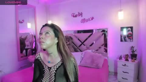 Snapshot of karly_moonn chatting on July 7, 2026, 12:42 pm Karly Moonns online show from July 7, 2026, 12:42 pm