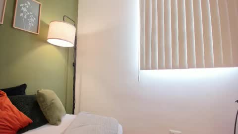 Karlye online show from October 17, 2025, 1:46 pm