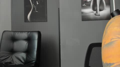   online show from November 7, 2025, 4:40 pm