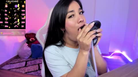 Snapshot of karol_ivonne chatting on December 12, 2024, 11:25 pm karol online show from December 12, 2024, 11:25 pm