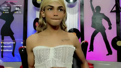Snapshot of karol_vanessa__ chatting on May 24, 2026, 10:15 pm karol Vanessa online show from May 24, 2026, 10:15 pm