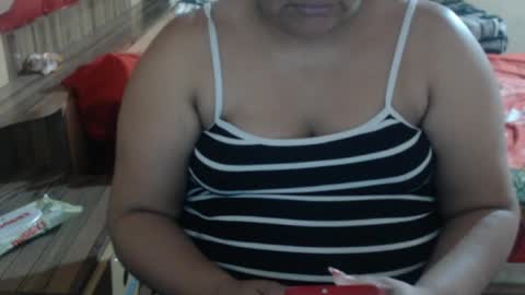 karolbb21 online show from April 5, 2026, 11:57 pm