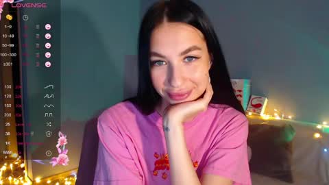 Kira online show from April 10, 2026, 2:28 am