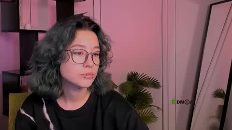 Snapshot of karolina_vendi chatting on November 4, 2025, 12:37 pm karolina_vendi online show from November 4, 2025, 12:37 pm