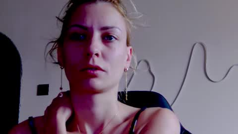 karoline121 online show from November 15, 2025, 10:12 am