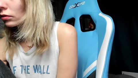 karoline121 online show from December 17, 2025, 9:10 pm