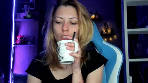 Snapshot of karoline121 chatting on March 19, 2026, 3:43 am karoline121 online show from March 19, 2026, 3:43 am