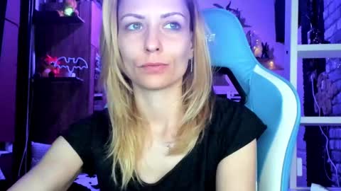 Snapshot of karoline121 chatting on March 19, 2026, 5:06 pm karoline121 online show from March 19, 2026, 5:06 pm