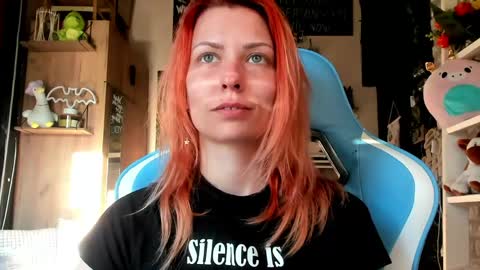 Snapshot of karoline121 chatting on April 18, 2026, 4:11 pm karoline121 online show from April 18, 2026, 4:11 pm