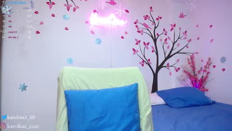 Karolina 3 online show from December 17, 2024, 1:18 am