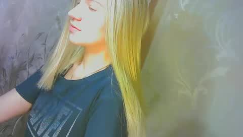 Snapshot of karolynafox chatting on September 13, 2025, 8:25 am Caroline Fox online show from September 13, 2025, 8:25 am