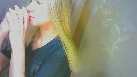 Snapshot of karolynafox chatting on September 17, 2025, 10:50 am Caroline Fox online show from September 17, 2025, 10:50 am