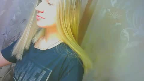 Snapshot of karolynafox chatting on September 21, 2025, 8:38 am Caroline Fox online show from September 21, 2025, 8:38 am