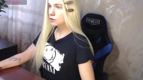 Snapshot of karolynafox chatting on March 1, 2026, 9:11 am Caroline Fox online show from March 1, 2026, 9:11 am