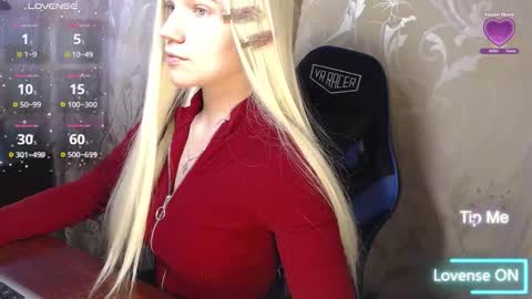 Snapshot of karolynafox chatting on March 5, 2026, 11:39 am Caroline Fox online show from March 5, 2026, 11:39 am