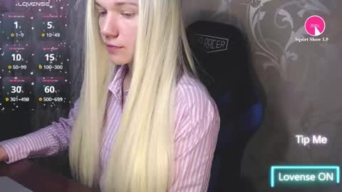 Snapshot of karolynafox chatting on March 6, 2026, 9:28 am Caroline Fox online show from March 6, 2026, 9:28 am