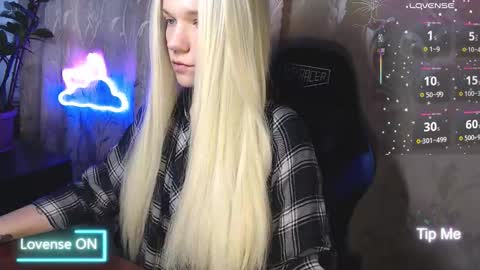 Snapshot of karolynafox chatting on March 18, 2026, 10:07 am Caroline Fox online show from March 18, 2026, 10:07 am