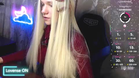 Snapshot of karolynafox chatting on March 19, 2026, 9:02 am Caroline Fox online show from March 19, 2026, 9:02 am