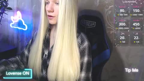 Snapshot of karolynafox chatting on March 20, 2026, 9:03 am Caroline Fox online show from March 20, 2026, 9:03 am