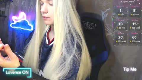 Snapshot of karolynafox chatting on March 24, 2026, 9:36 am Caroline Fox online show from March 24, 2026, 9:36 am