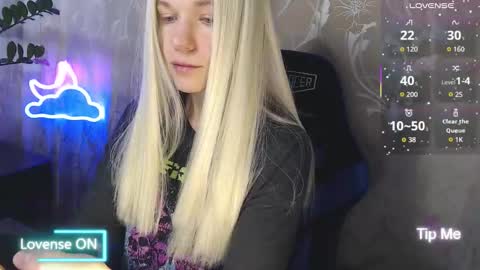 Snapshot of karolynafox chatting on March 28, 2026, 8:36 am Caroline Fox online show from March 28, 2026, 8:36 am