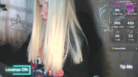 Snapshot of karolynafox chatting on April 3, 2026, 8:45 am Caroline Fox online show from April 3, 2026, 8:45 am