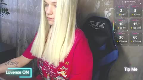 Snapshot of karolynafox chatting on April 15, 2026, 10:22 am Caroline Fox online show from April 15, 2026, 10:22 am