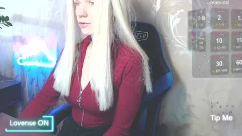 Snapshot of karolynafox chatting on April 16, 2026, 9:21 am Caroline Fox online show from April 16, 2026, 9:21 am