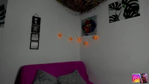 kassandra james online show from October 25, 2025, 12:02 pm