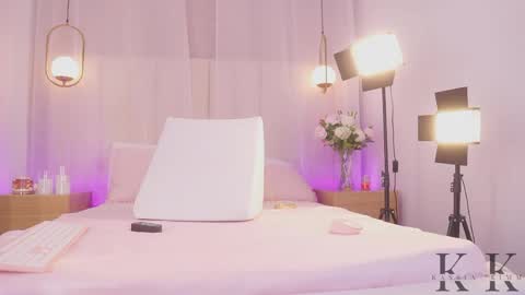 Snapshot of kassia_kim chatting on April 8, 2026, 6:02 am Kassia online show from April 8, 2026, 6:02 am