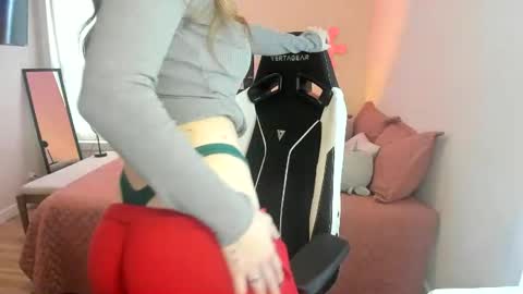 Kitty Kat online show from December 15, 2024, 10:37 pm