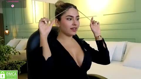 Kat online show from November 13, 2025, 11:53 am