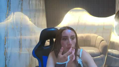 Katalina  online show from April 15, 2026, 8:09 pm