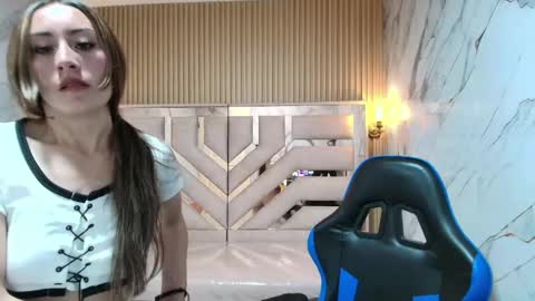 Snapshot of katalina_r chatting on April 24, 2026, 8:33 pm Katalina online show from April 24, 2026, 8:33 pm