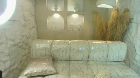 Snapshot of katalina_r chatting on May 23, 2026, 8:35 pm Katalina online show from May 23, 2026, 8:35 pm