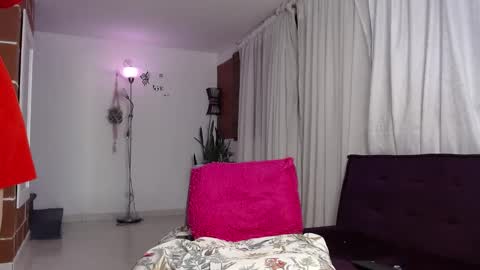 Snapshot of katalina_rosee chatting on January 19, 2025, 11:43 pm K A T A L I N A online show from January 19, 2025, 11:43 pm