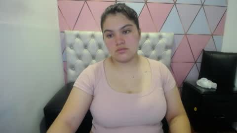 katalina santana25 online show from April 5, 2026, 6:49 pm