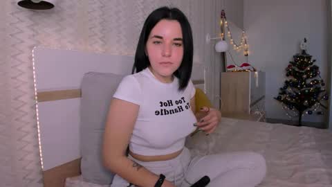 Snapshot of kate_ree_ chatting on January 4, 2025, 9:21 am KATE online show from January 4, 2025, 9:21 am