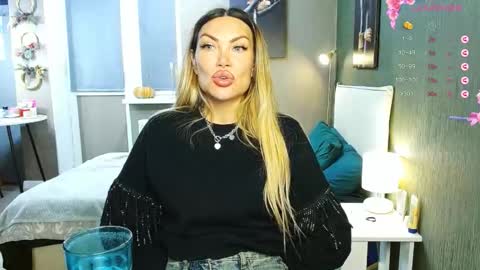 Therapist online show from December 15, 2025, 11:20 pm