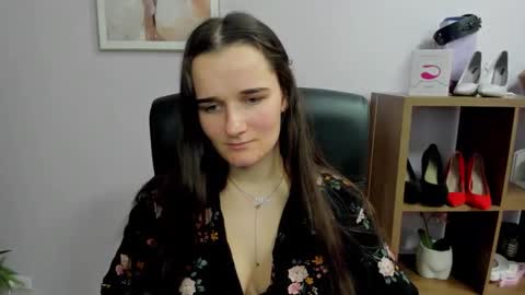 Kate  online show from November 30, 2025, 2:32 pm