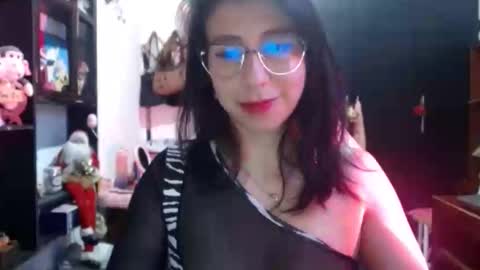 Kateeen18 online show from May 17, 2026, 5:27 am