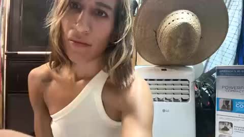 Snapshot of katelinxxx chatting on October 10, 2025, 3:38 am Katelin online show from October 10, 2025, 3:38 am