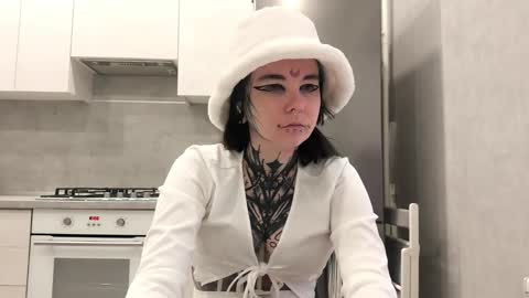 Milana online show from January 9, 2026, 7:11 am