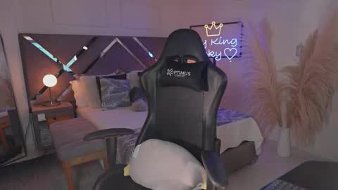  Kate Owens  online show from November 4, 2025, 10:58 am