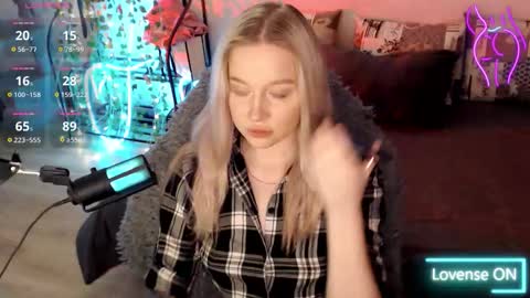 Snapshot of katerinaxvold chatting on September 16, 2025, 9:49 pm Lisa online show from September 16, 2025, 9:49 pm