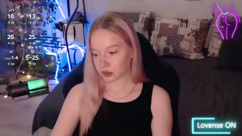 Snapshot of katerinaxvold chatting on October 8, 2025, 6:38 pm Lisa online show from October 8, 2025, 6:38 pm